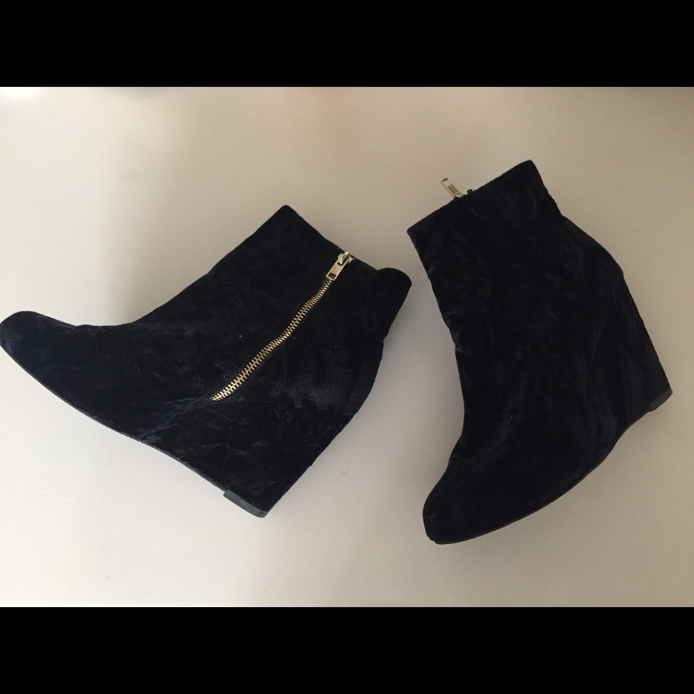 Wedge Booties in crushed velour